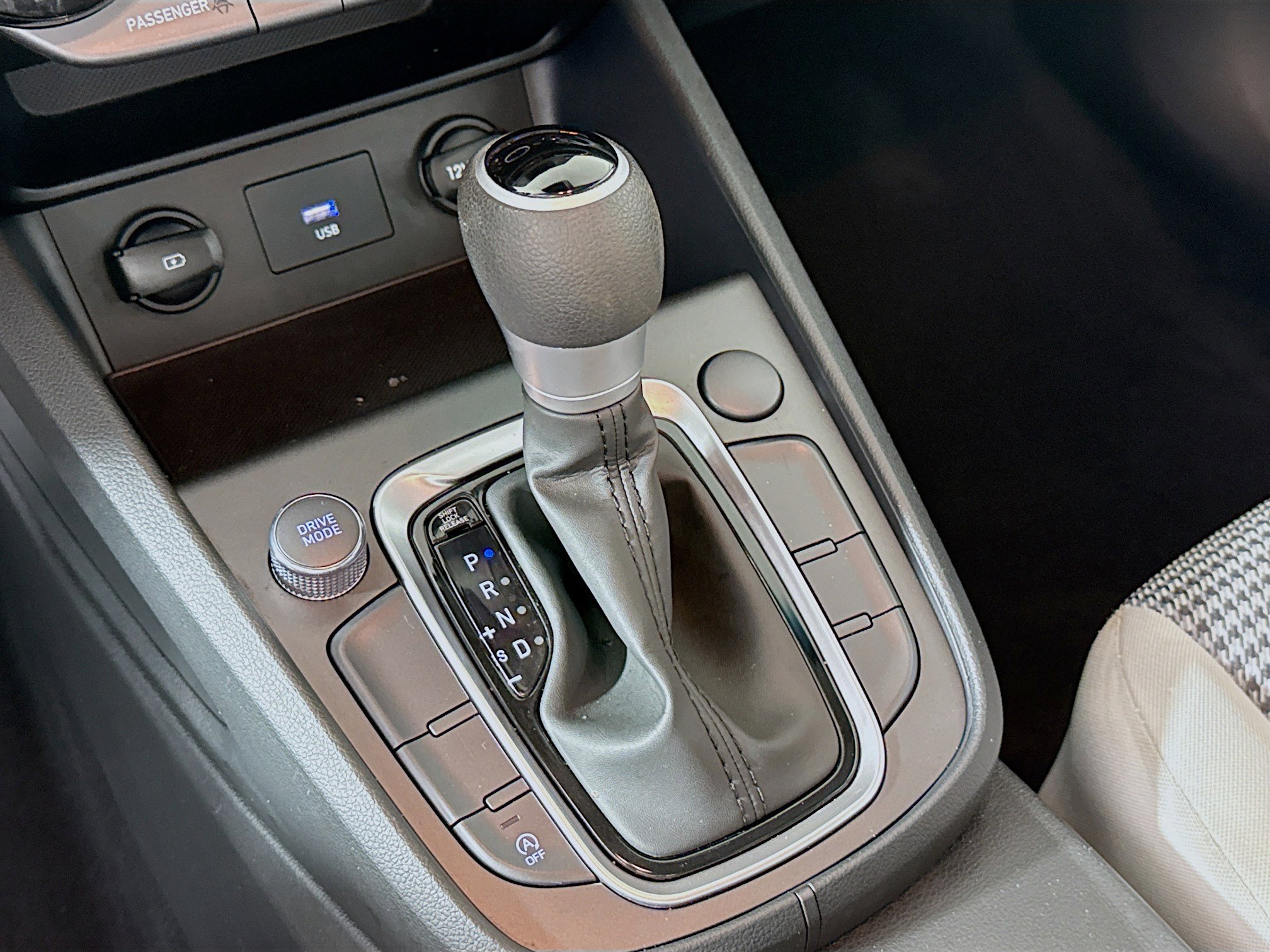 Used 2023 Hyundai Kona SE image 19