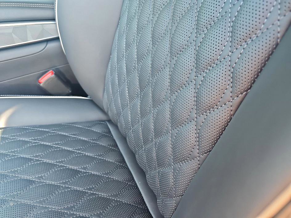 Used 2025 Genesis GV70 3.5T Sport w/ Sport Advanced Package image 16