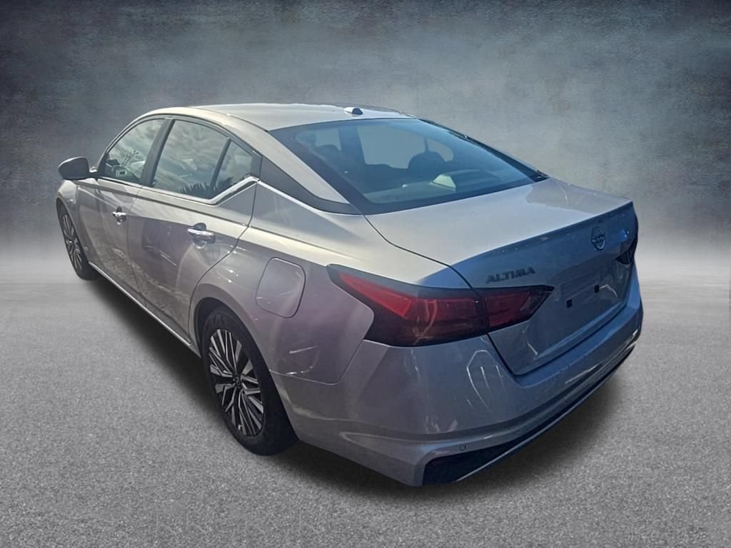 Used 2025 Nissan Altima 2.5 SV FWD image 5