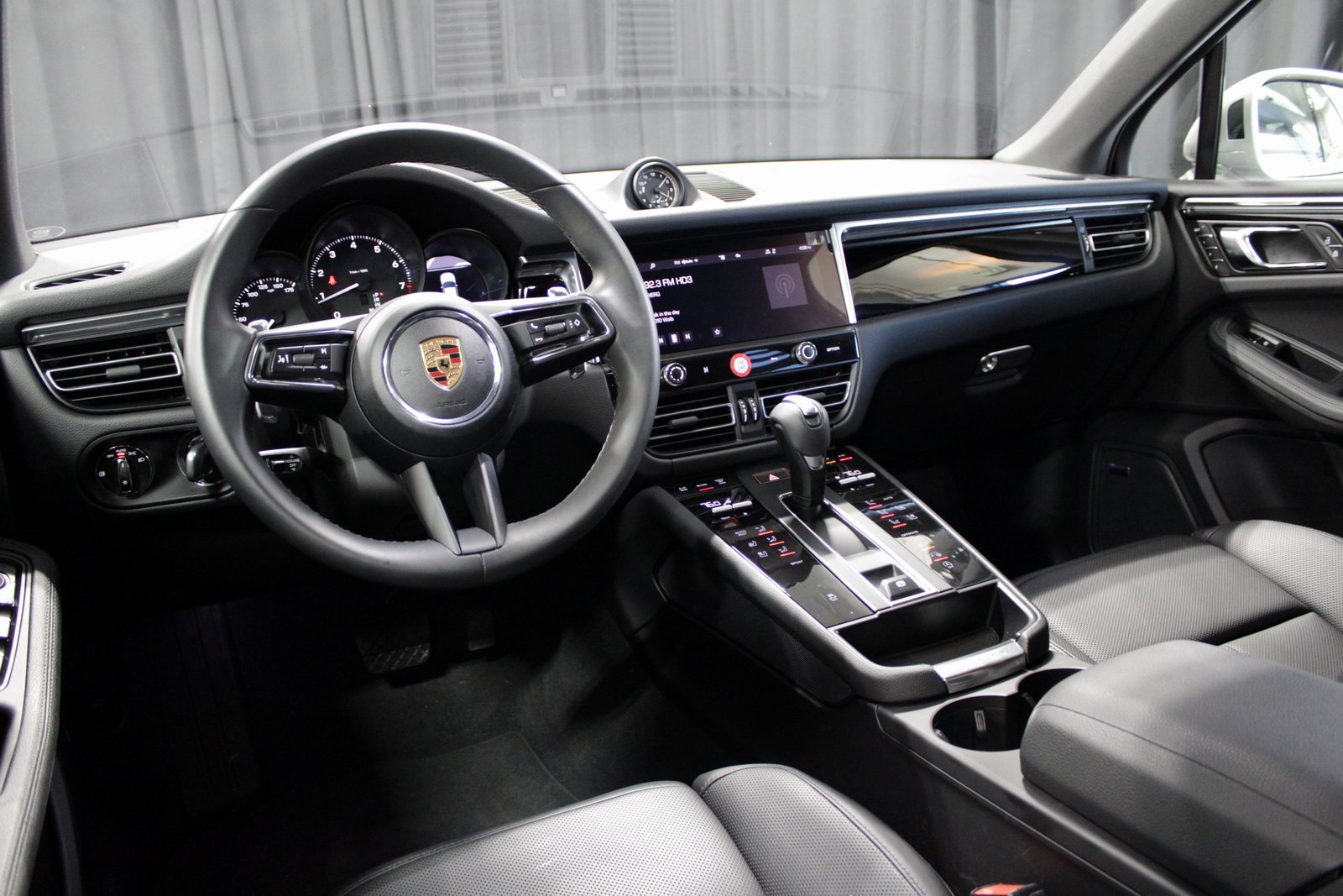 Used 2025 Porsche Macan image 4