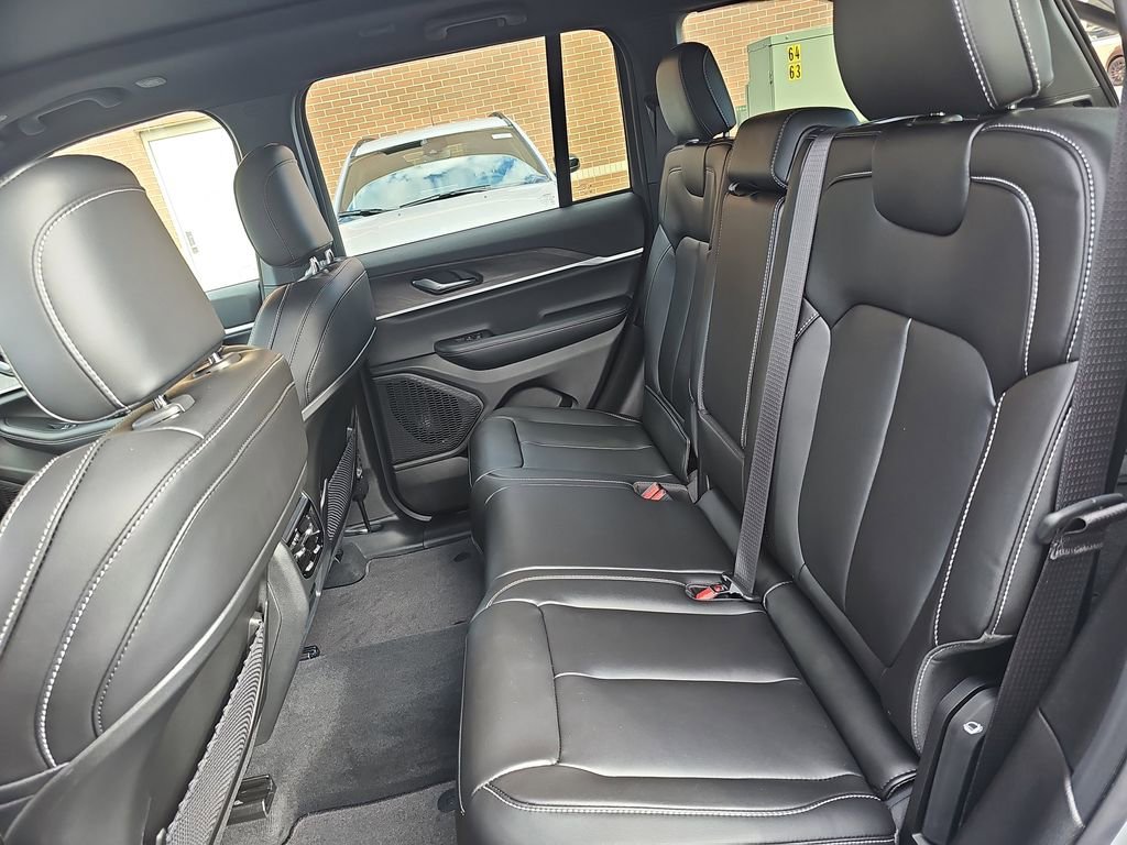 New 2025 Jeep Grand Cherokee Limited w/ Trailer Tow Package image 14