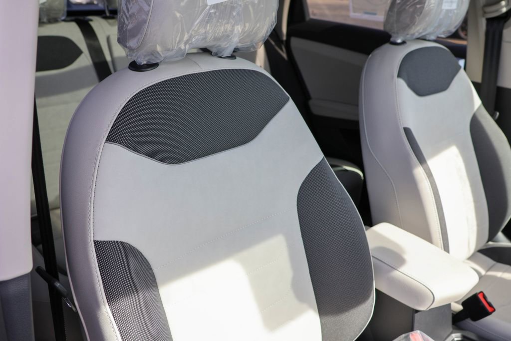 New 2025 Volkswagen Taos SE image 43