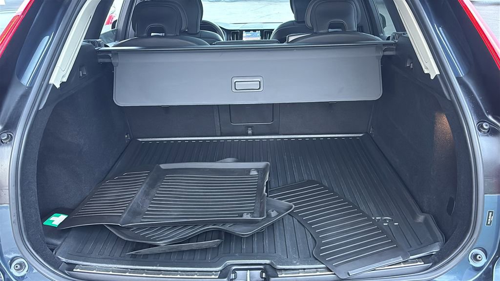 Used 2024 Volvo XC60 B5 Plus w/ Protection Package Premier image 30