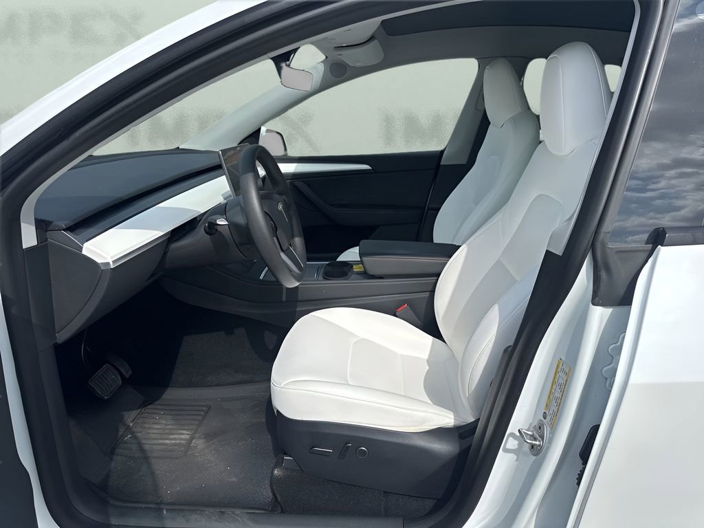 Used 2023 Tesla Model Y Long Range image 9