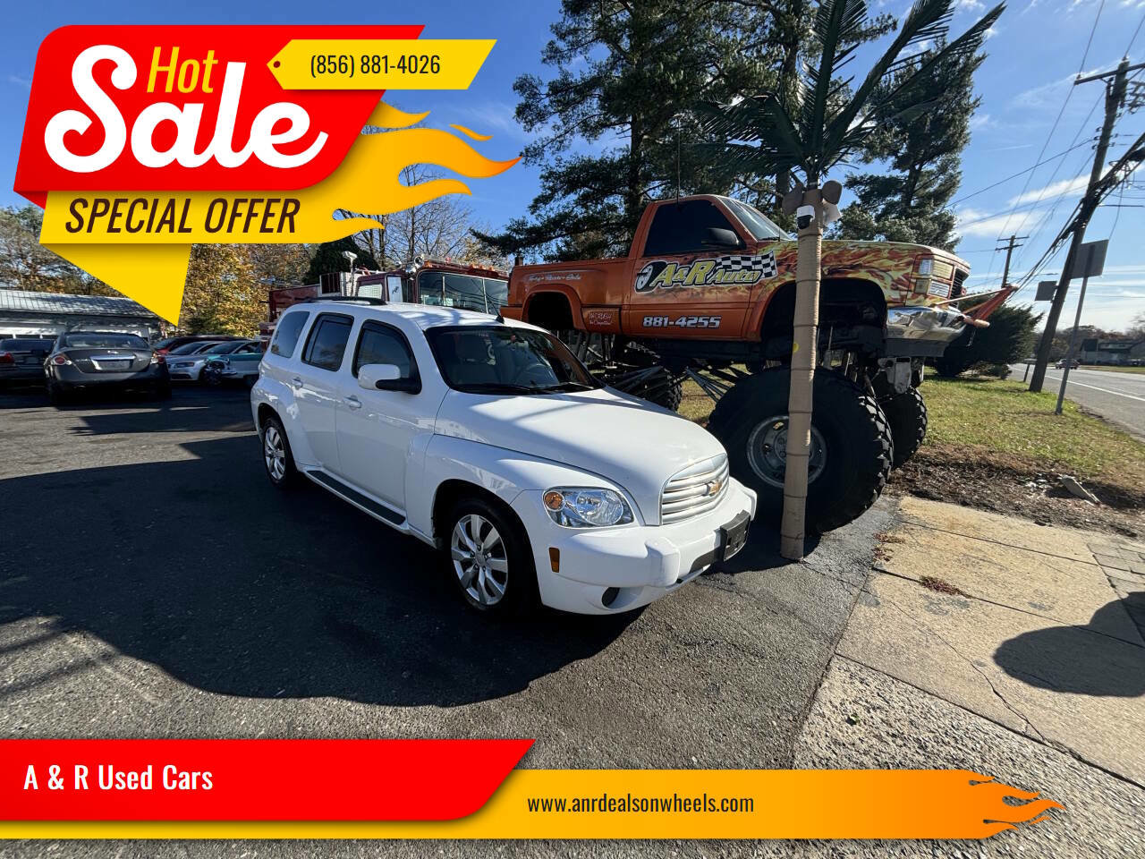 Used 2010 Chevrolet HHR LT image 1