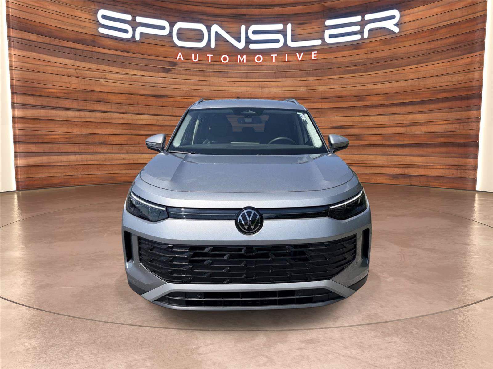 Used 2025 Volkswagen Tiguan SE FWD image 9