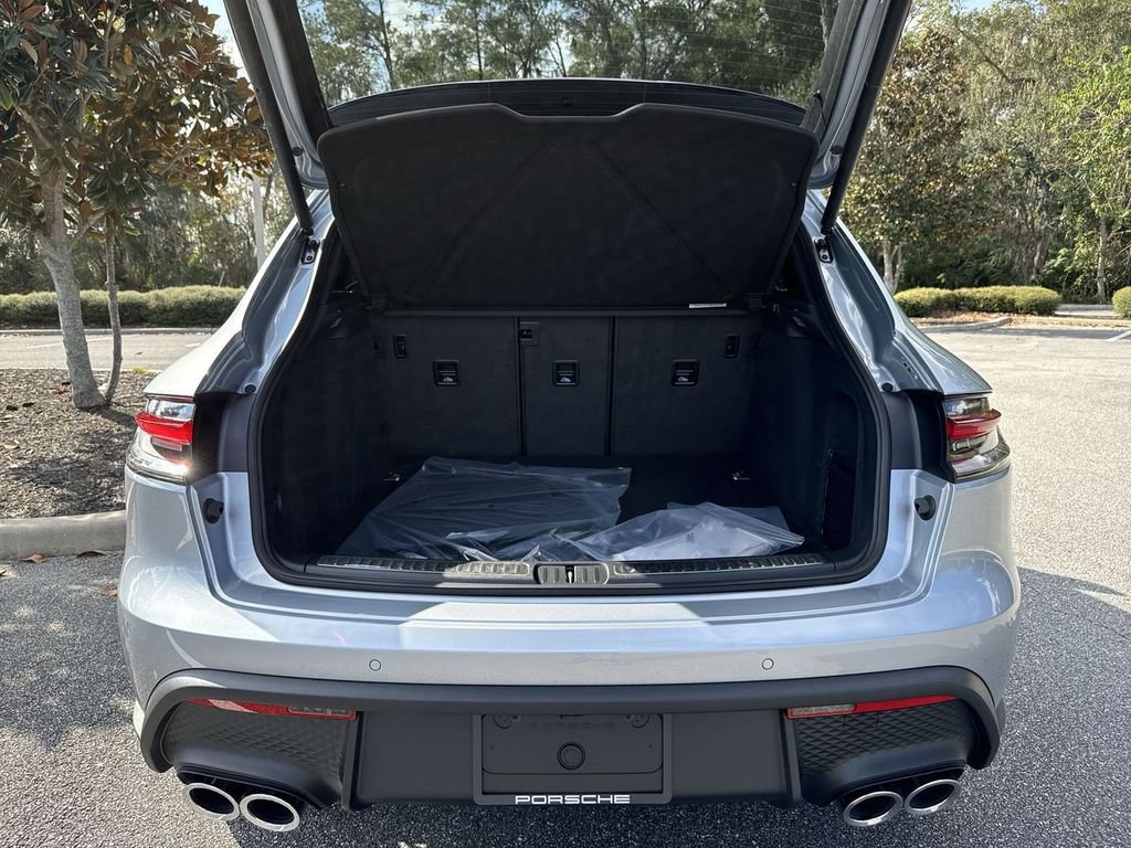 Certified 2026 Porsche Macan image 20