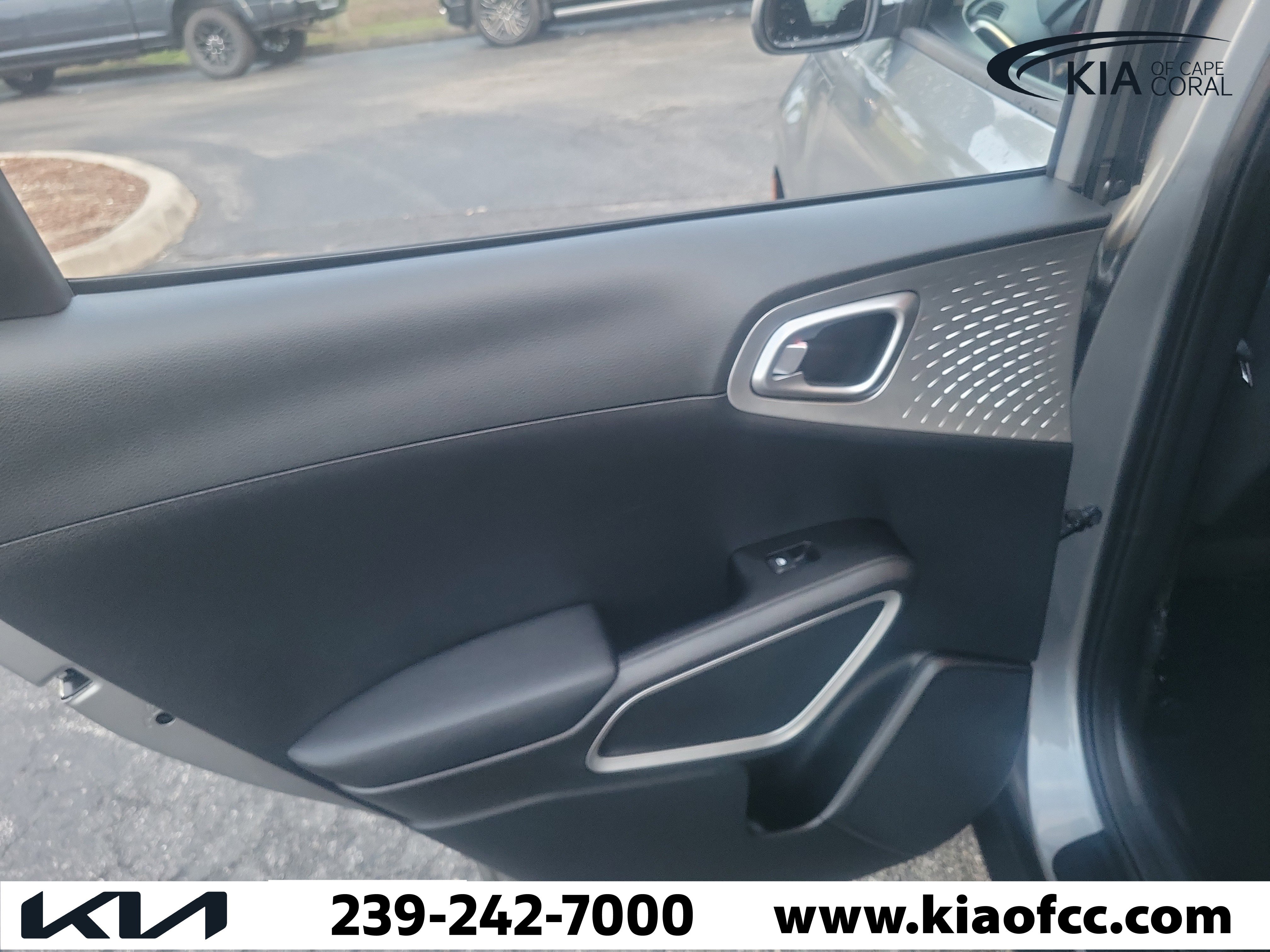 Certified 2023 Kia Soul LX FWD image 12