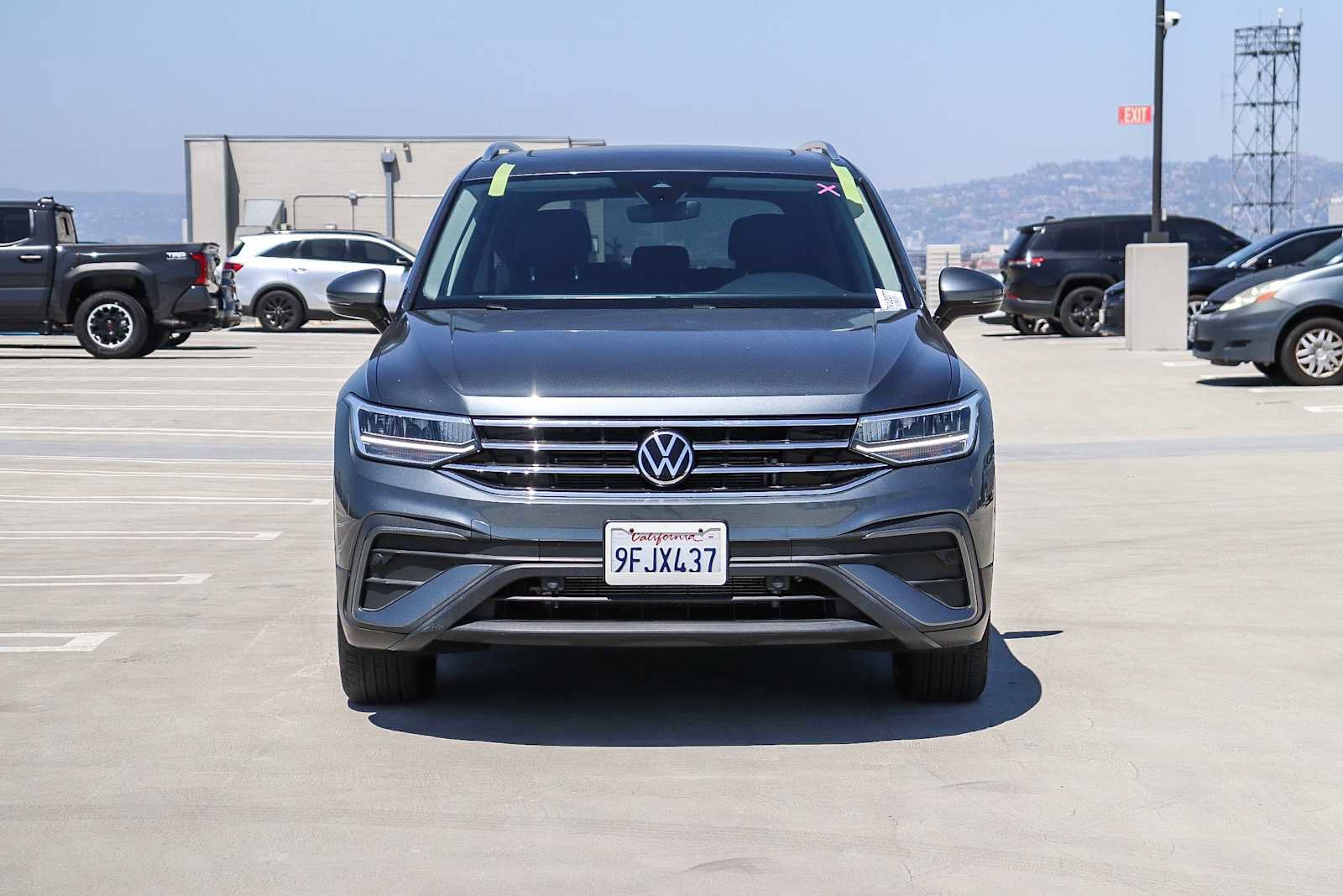 Used 2023 Volkswagen Tiguan SE w/ Panoramic Sunroof Package image 2