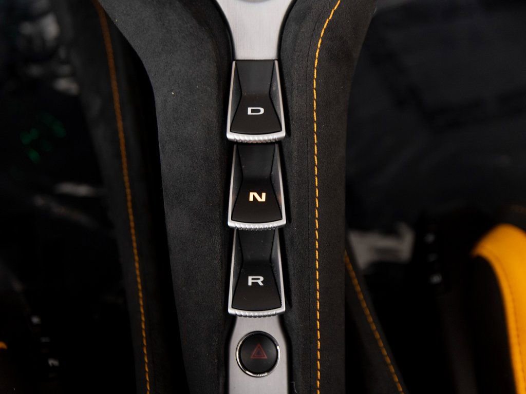 Used 2024 McLaren 750S Spider image 25