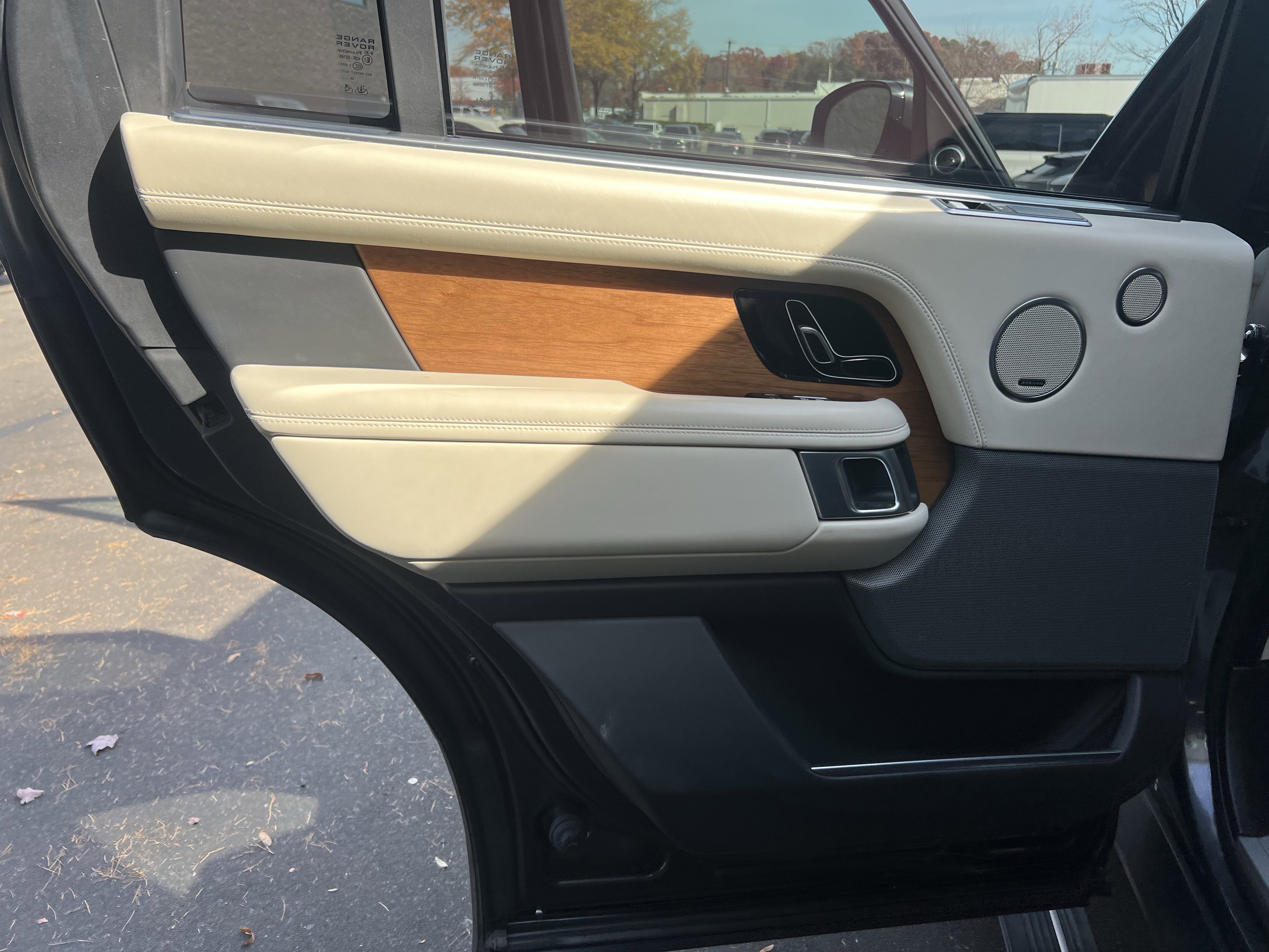 Used 2021 Land Rover Range Rover Long Wheelbase Autobiography image 23