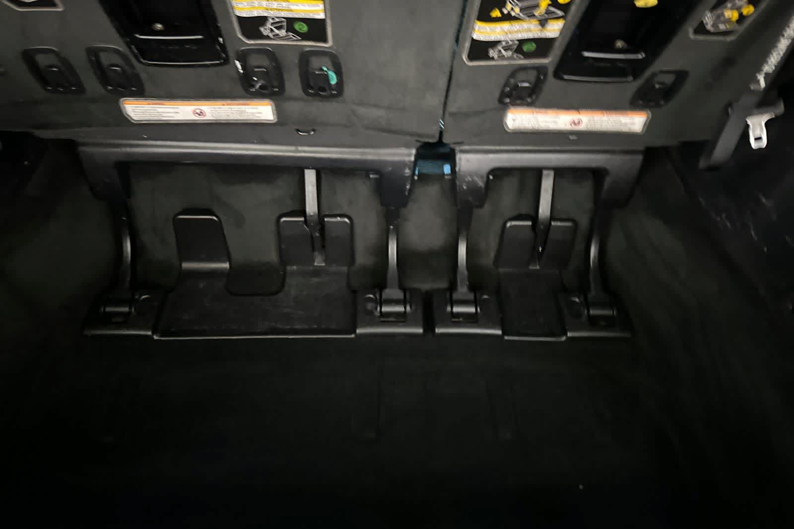 Used 2015 Toyota Sienna SE w/ SE Preferred Package FWD image 19