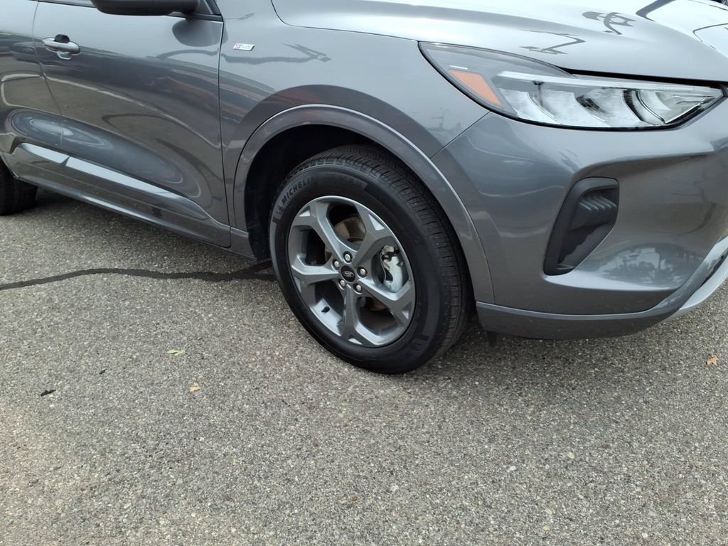 Certified 2024 Ford Escape ST-Line w/ Tech Pack #1 AWD/4WD image 5