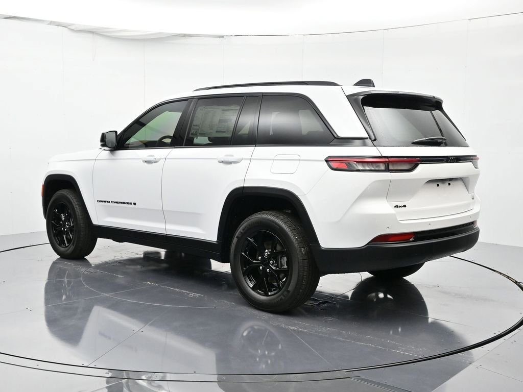 New 2025 Jeep Grand Cherokee Altitude image 8