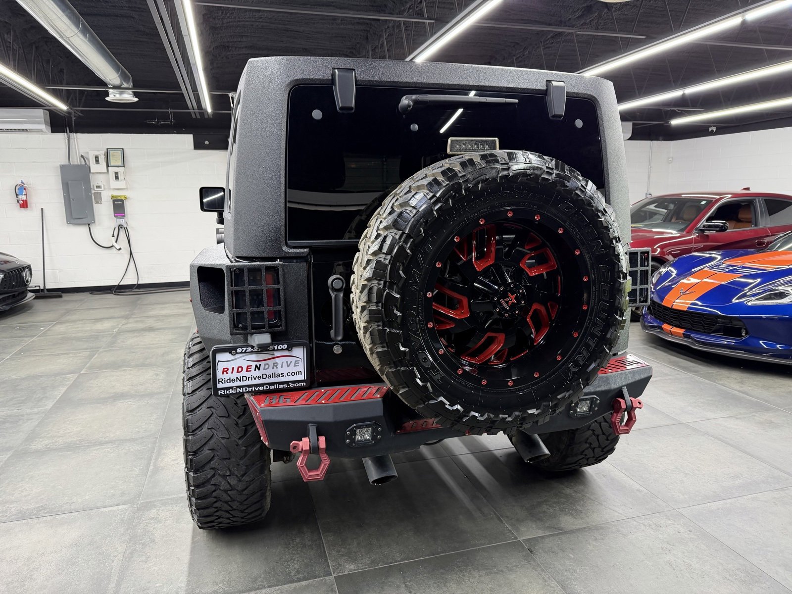 Used 2017 Jeep Wrangler Unlimited Rubicon w/ Connectivity Group image 5