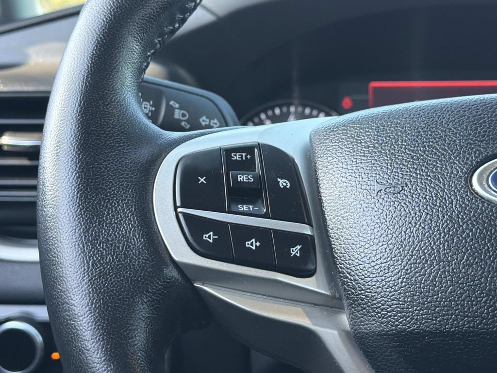 Certified 2023 Ford Explorer XLT RWD image 12