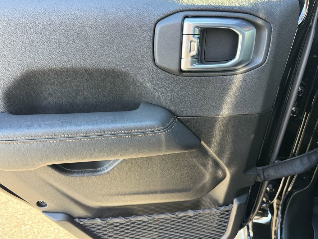 Used 2023 Jeep Wrangler Unlimited Rubicon 392 image 17