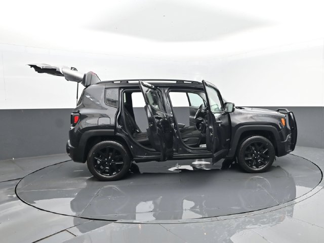 Used 2016 Jeep Renegade Latitude AWD/4WD image 27
