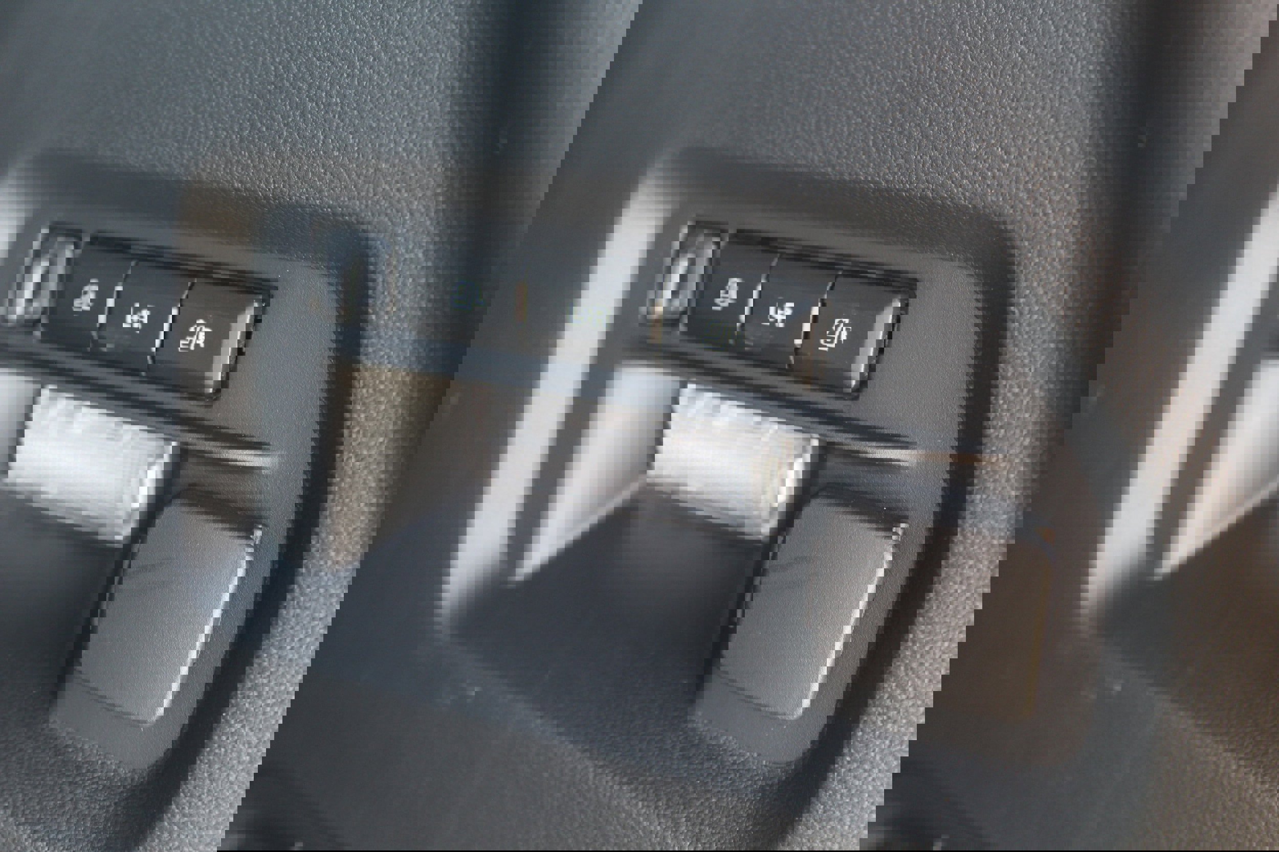 Used 2025 Ford Explorer ST image 24