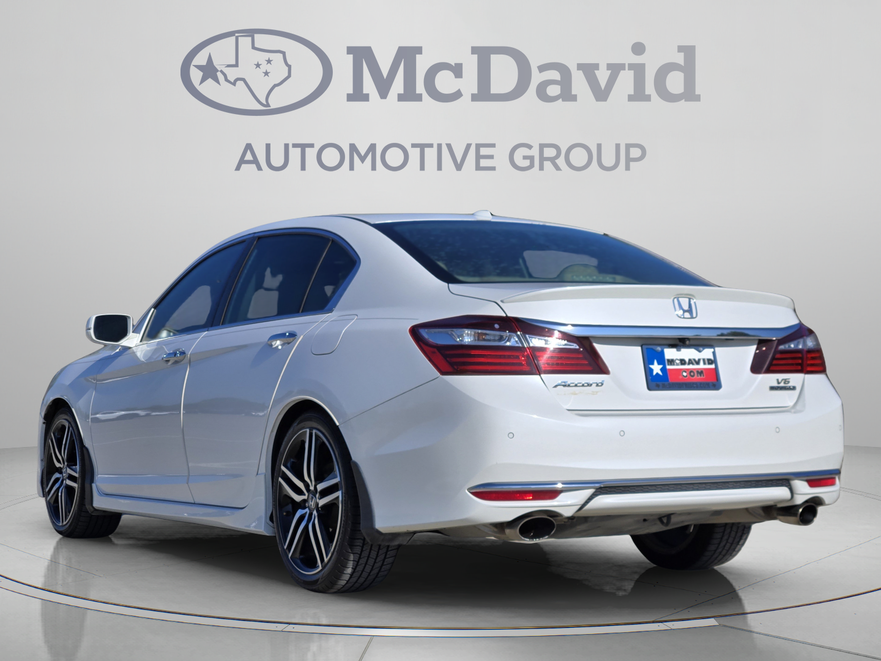 Used 2016 Honda Accord Touring image 4