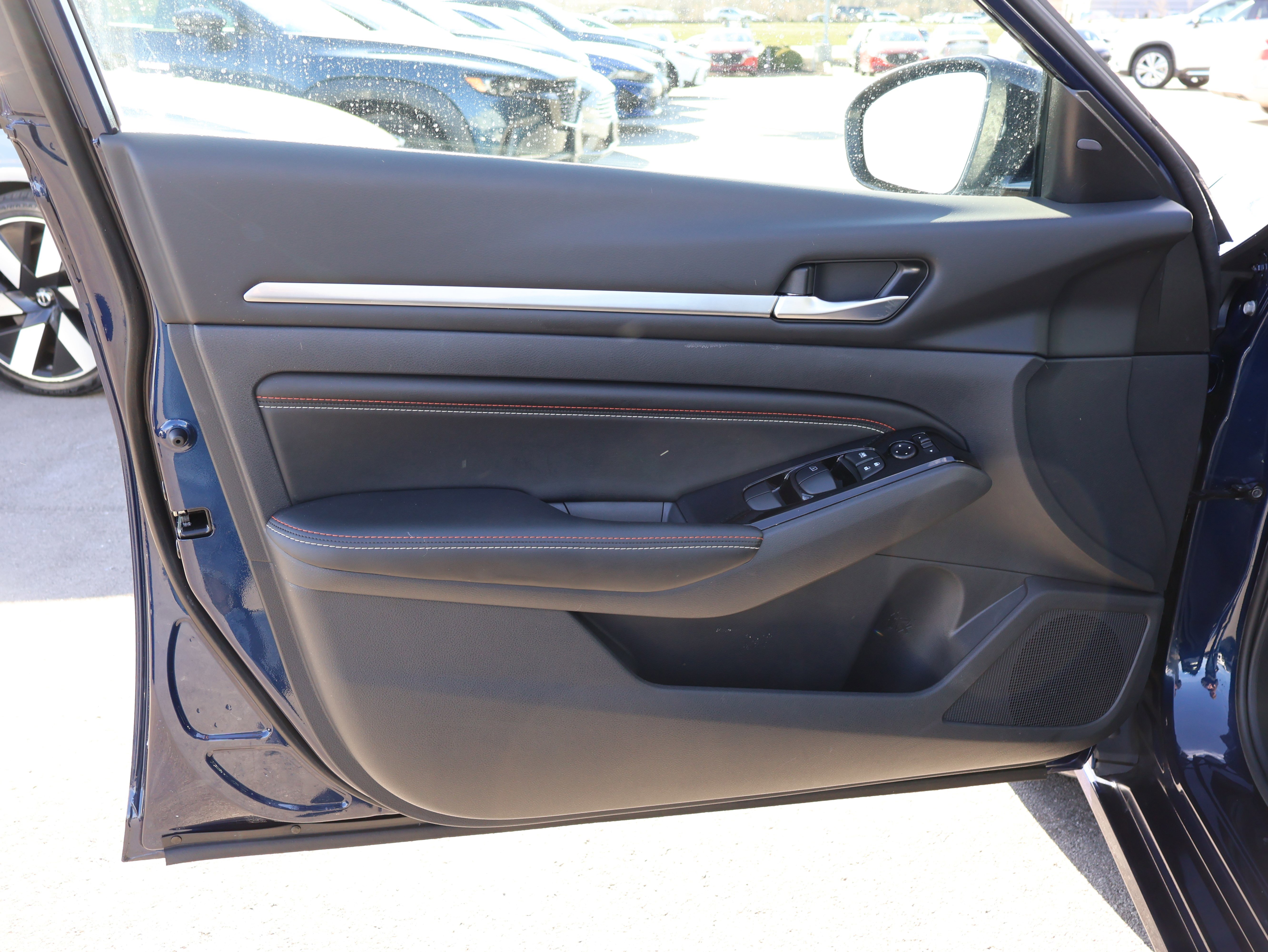 Used 2023 Nissan Altima 2.5 SR w/ SR Premium Package image 21