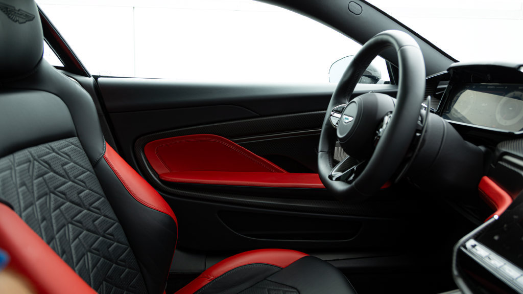 Used 2025 Aston Martin Vanquish RWD image 50