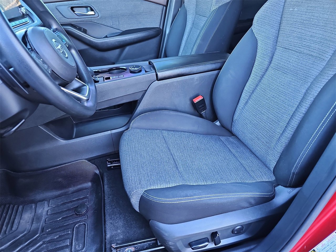 Used 2021 Nissan Rogue SV image 15