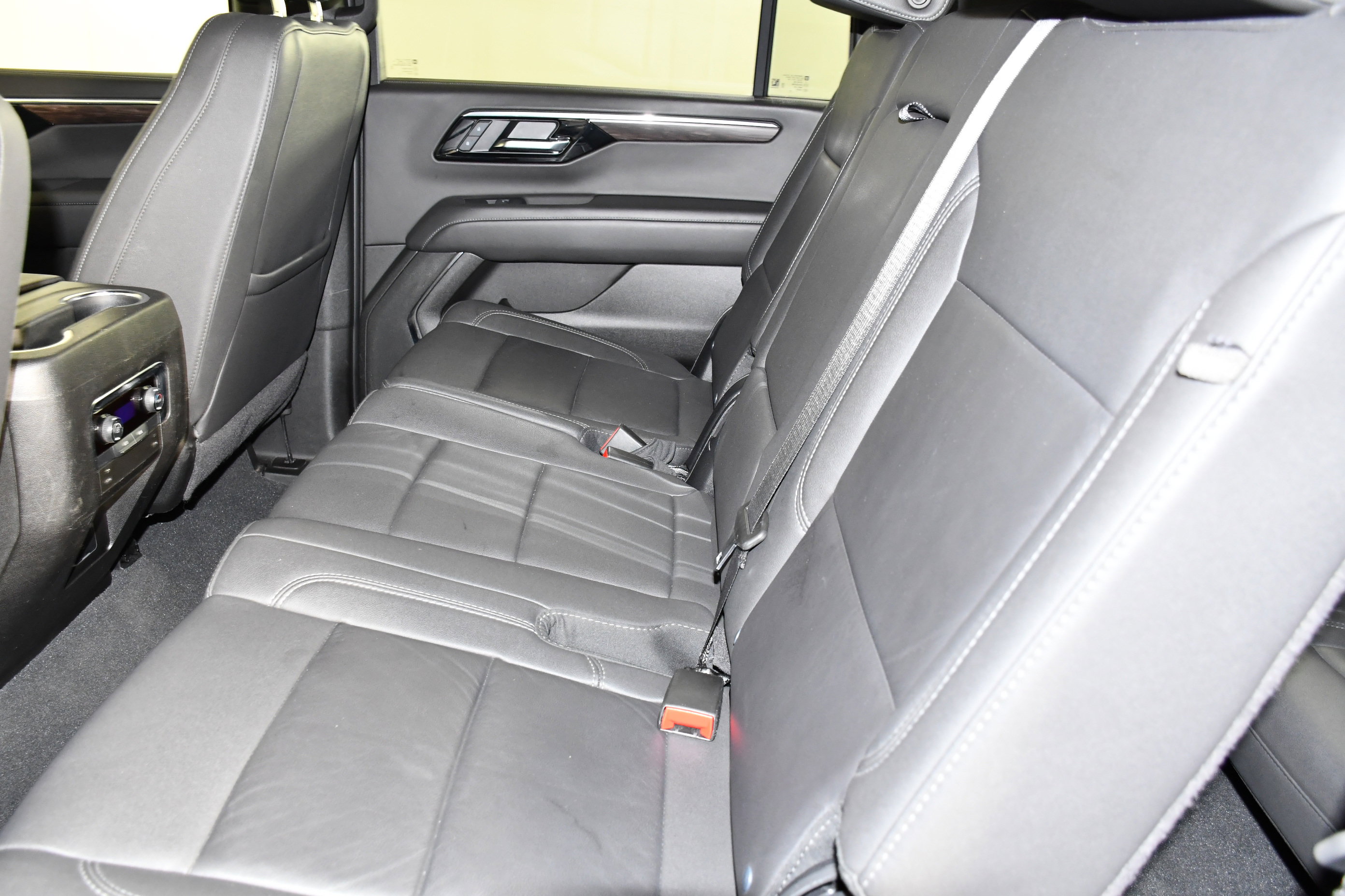 Used 2025 Chevrolet Suburban Z71 AWD/4WD image 51