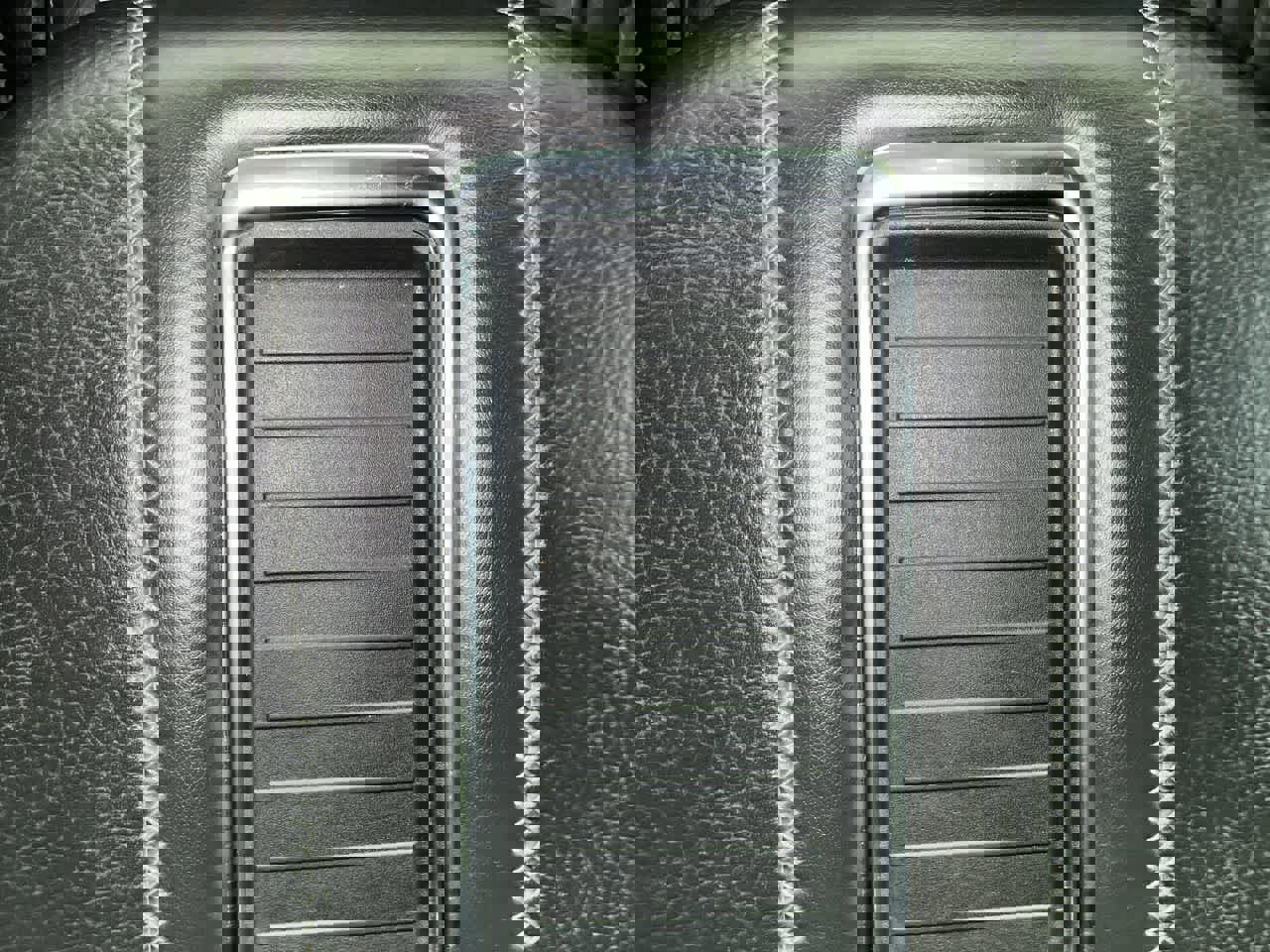 Used 2024 GMC Yukon Denali image 23