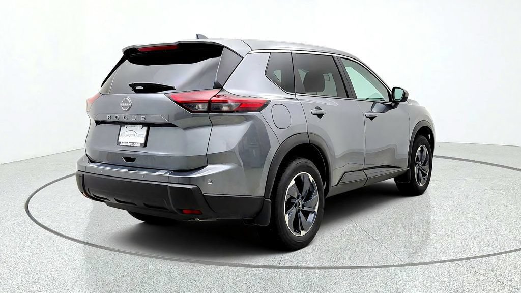Used 2026 Nissan Rogue SV FWD image 5