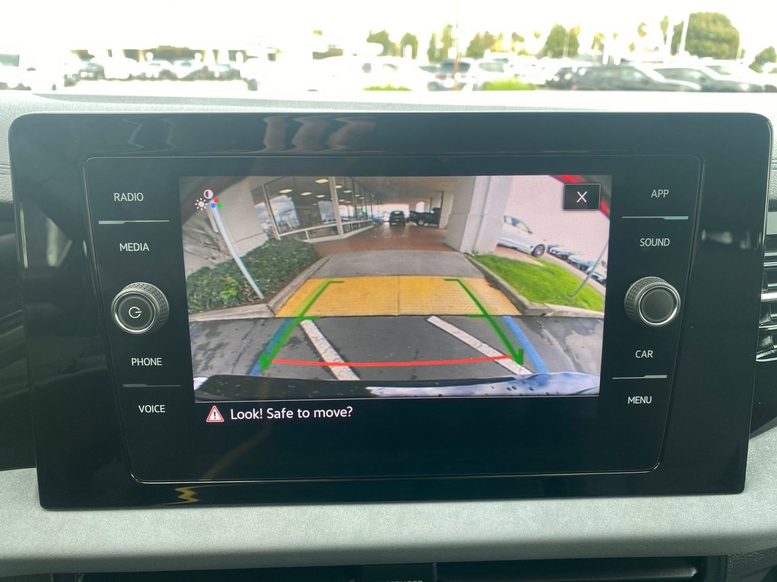 Used 2025 Volkswagen Jetta SE image 17