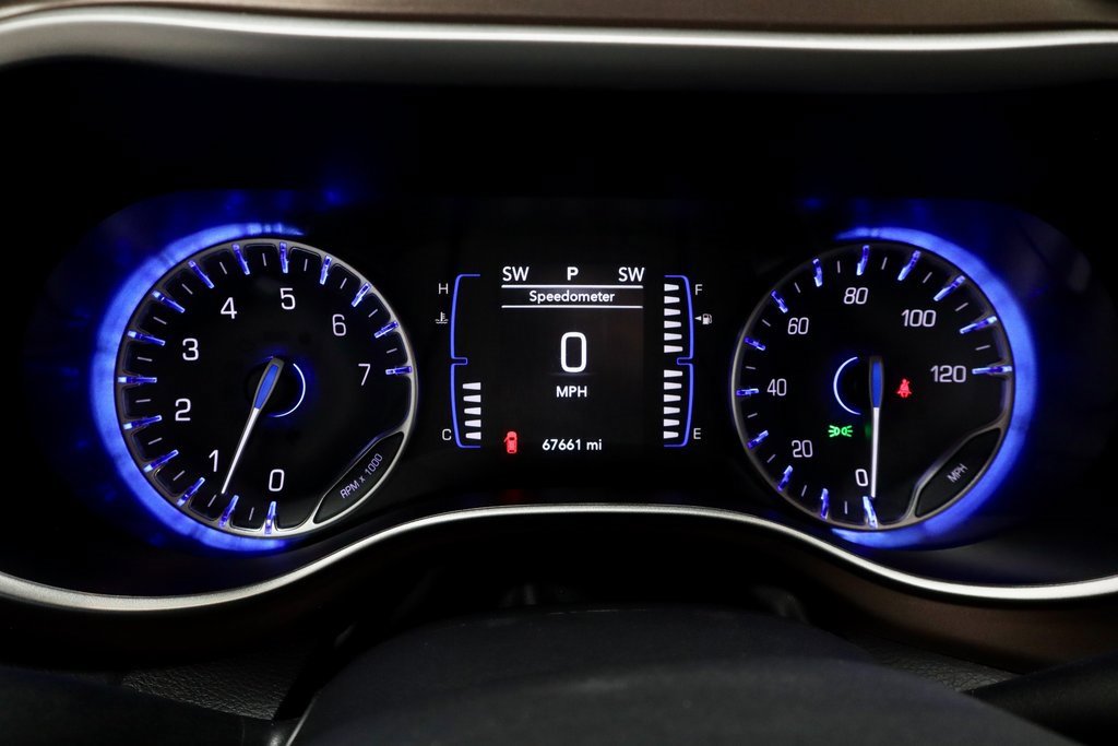 Used 2023 Chrysler Voyager LX image 30