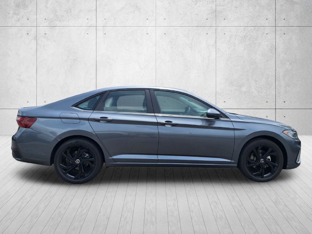 New 2026 Volkswagen Jetta SE FWD image 4