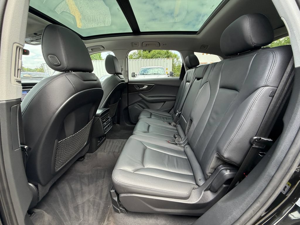 Used 2023 Audi Q7 3.0T Premium w/ Convenience Package AWD/4WD image 24