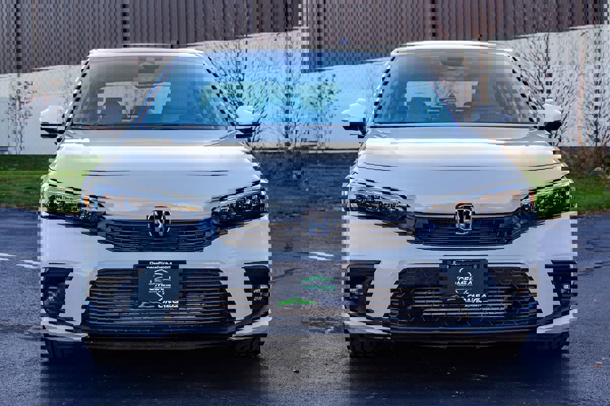 Used 2023 Honda Civic Touring image 2