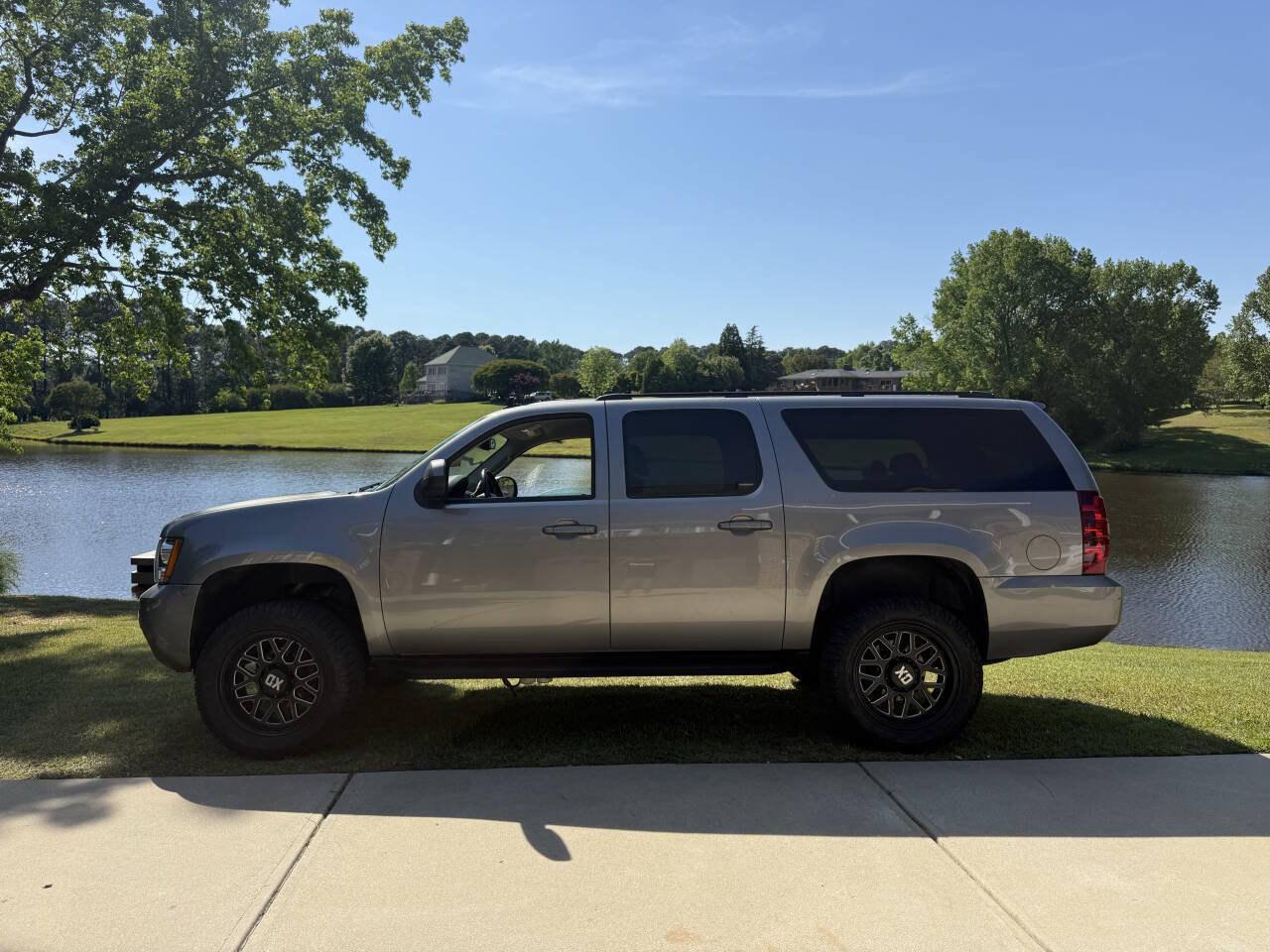 Used 2008 Chevrolet Suburban LT w/ LT Preferred Equipment Group RWD image 3