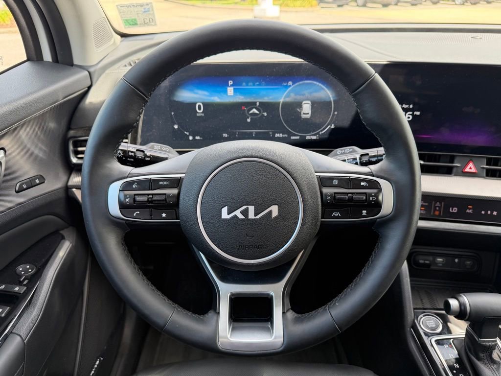 Used 2025 Kia Sportage SX image 16