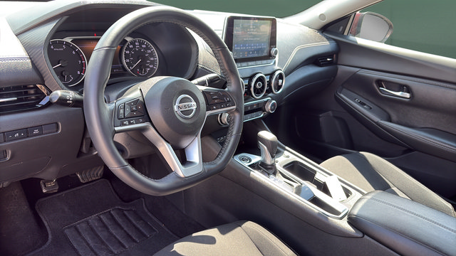 Used 2022 Nissan Sentra SV FWD image 18