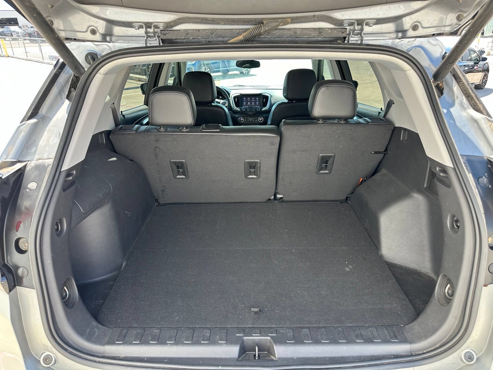 Used 2024 GMC Terrain SLT w/ Tech Package FWD image 17