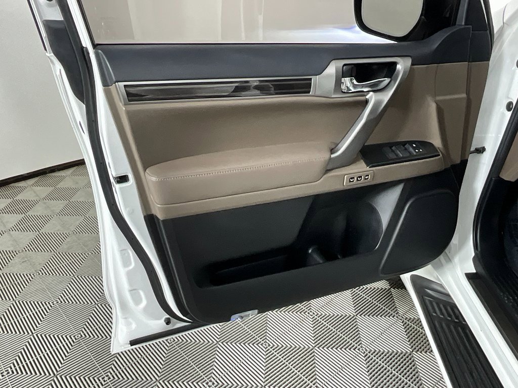 Used 2022 Lexus GX 460 Premium w/ Premium Package image 18