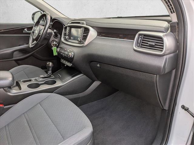 Used 2017 Kia Sorento LX w/ LX Convenience Package image 19