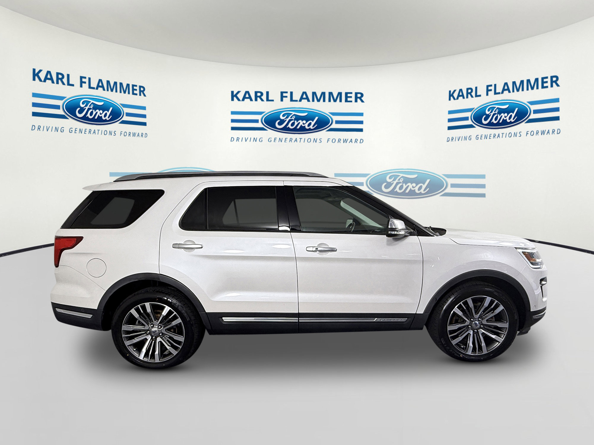 Certified 2018 Ford Explorer Platinum image 2