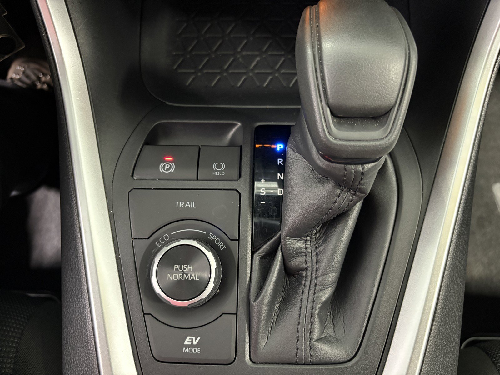 Used 2024 Toyota RAV4 LE AWD/4WD image 27