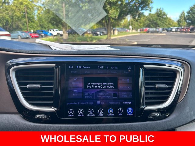 Used 2017 Chrysler Pacifica Touring-L FWD image 22