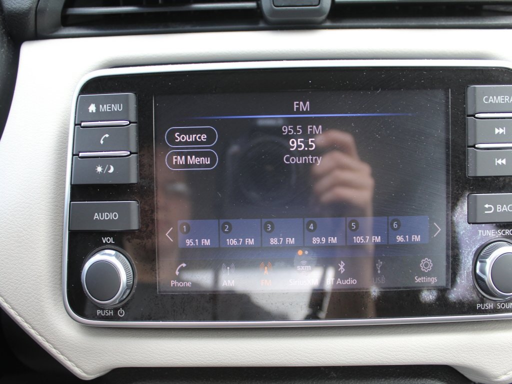 Used 2022 Nissan Versa SV image 7