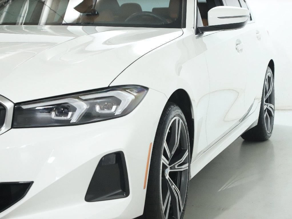 Used 2023 BMW 330i xDrive Sedan w/ Premium Package AWD/4WD image 5