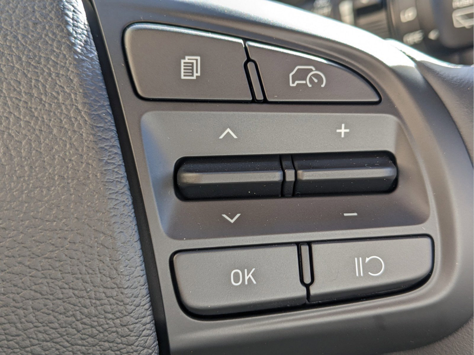 New 2025 Hyundai Venue SEL FWD image 26