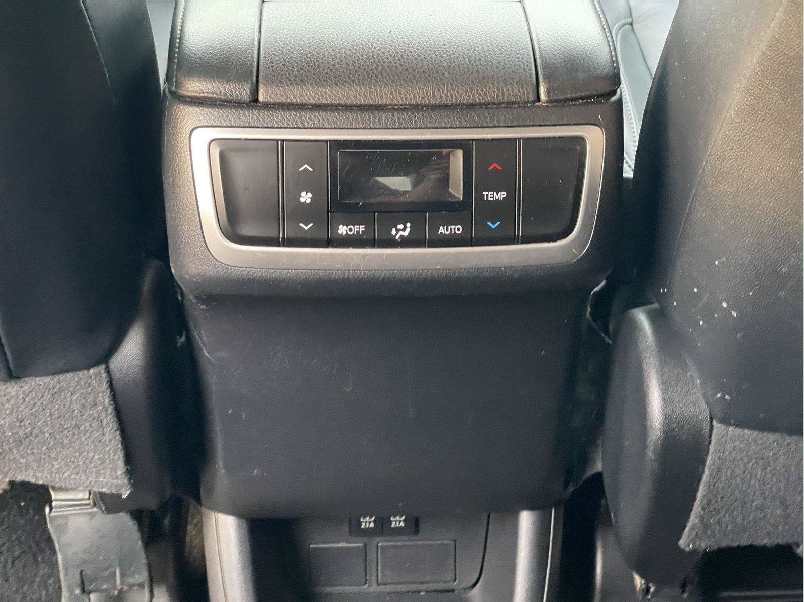 Used 2018 Toyota Highlander XLE AWD/4WD image 21