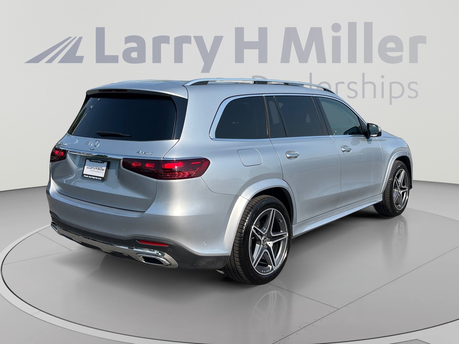Used 2026 Mercedes-Benz GLS 450 4MATIC image 5