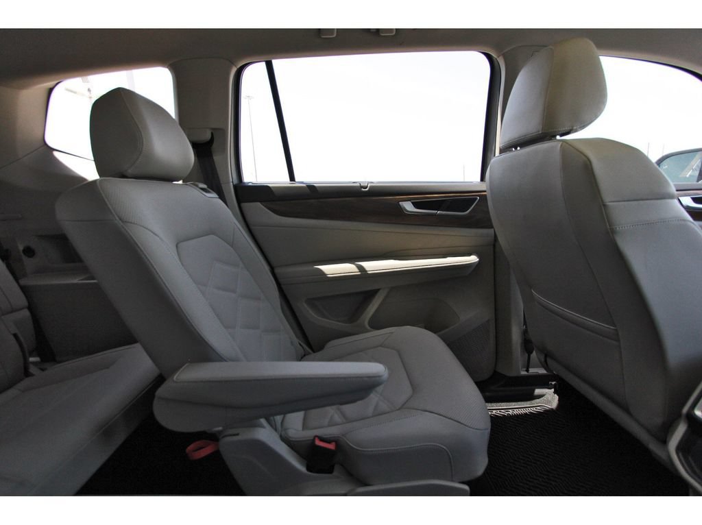 Used 2025 Volkswagen Atlas SE FWD image 13